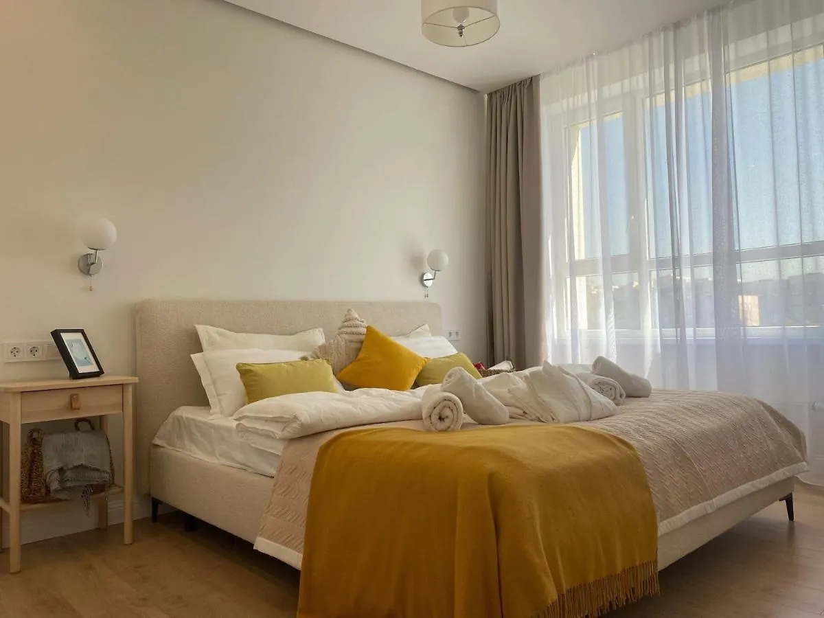 Светлые И Уютные Апартаменты В Центре Алматы Apartmán