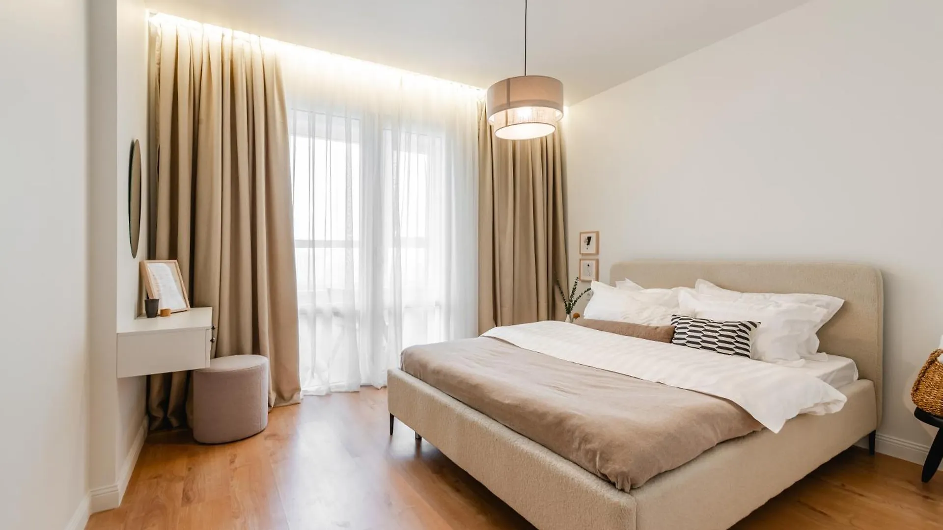Светлые И Уютные Апартаменты В Центре Алматы Apartmán