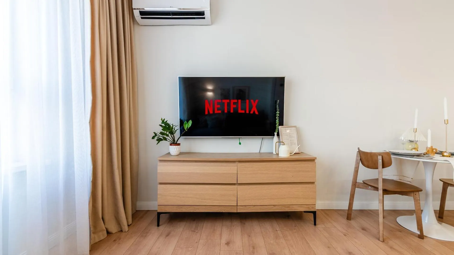 Светлые И Уютные Апартаменты В Центре Алматы Apartment
